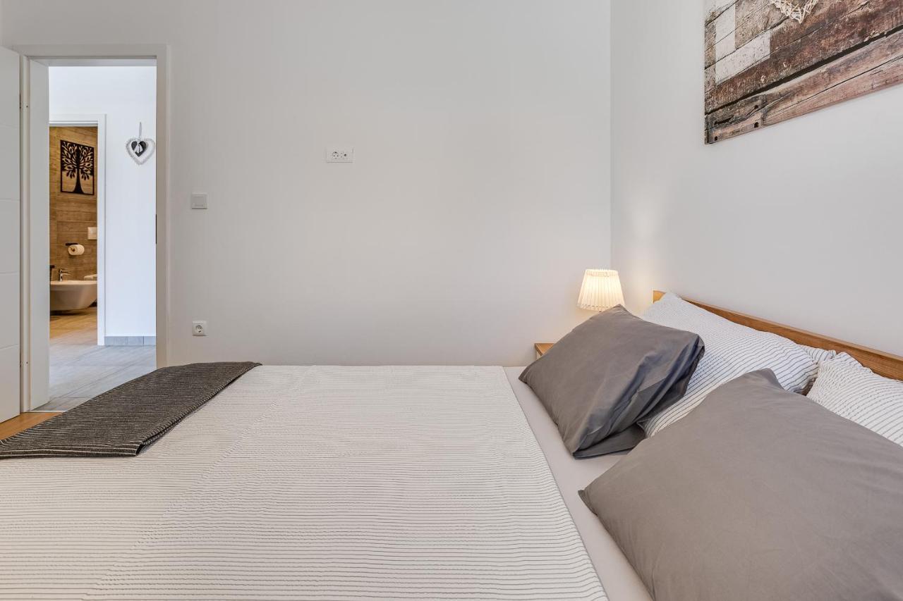 Apartments Juraj Петркане Екстериор снимка