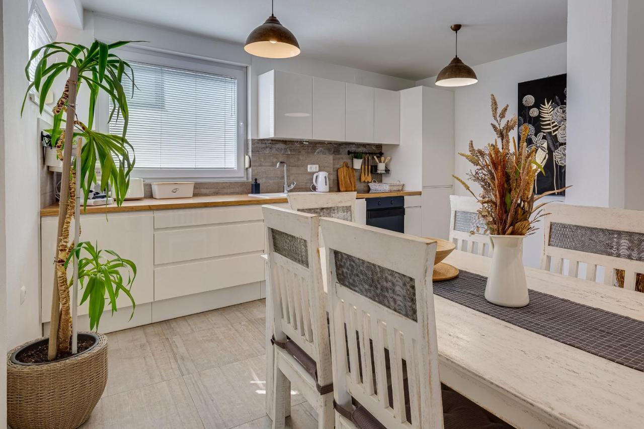 Apartments Juraj Петркане Екстериор снимка