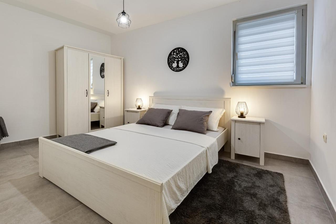 Apartments Juraj Петркане Екстериор снимка