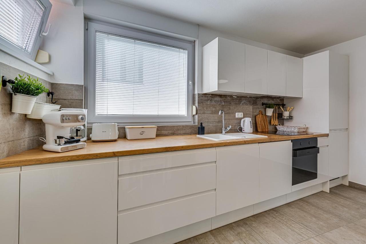Apartments Juraj Петркане Екстериор снимка